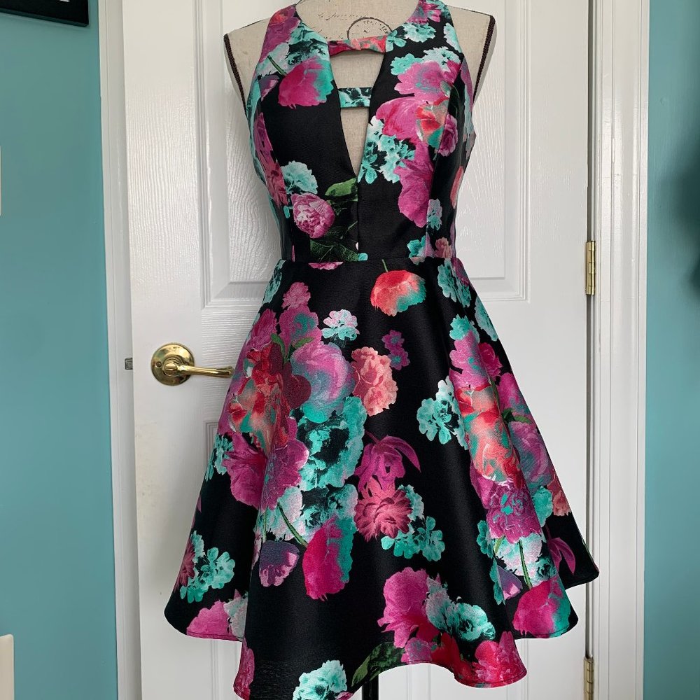 Fit & Flare Sleeveless Dress With Keyhole Back